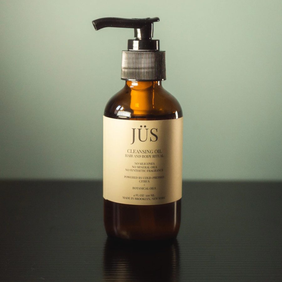 JÜS Cleansing Oil bottle